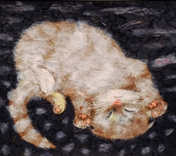 お昼寝中のマンチカン小猫